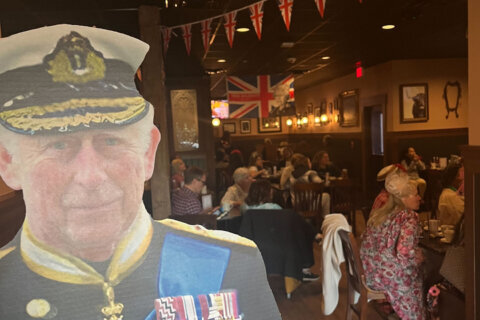 Packed Virginia pub celebrates King Charles’ coronation