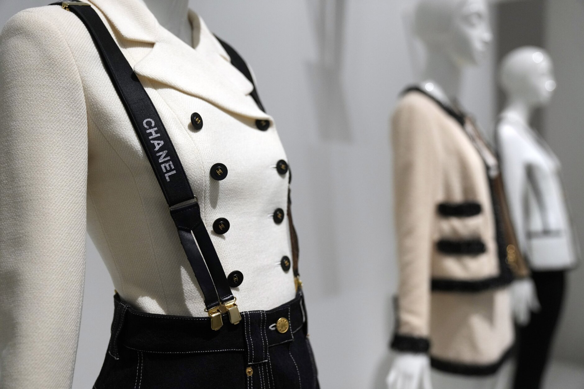 Met's sumptuous Lagerfeld show focuses on works, not words - WTOP News