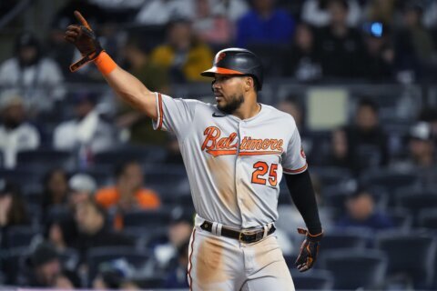 Santander powers 2nd career grand slam as AL-leading Orioles rout Blue Jays 13-3