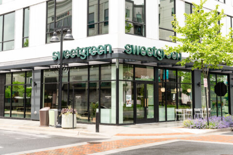 Sweetgreen donates meals Tuesday as part of Ashburn restaurant opening