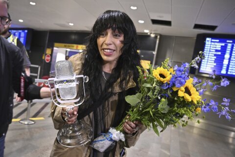 Swedish Eurovision winner Loreen returns home, performs winning power ballad 'Tattoo'