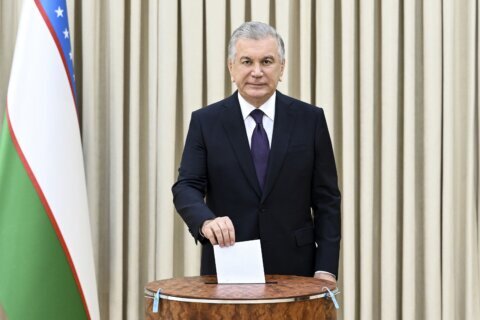 Uzbeks approve changes that could extend president till 2040