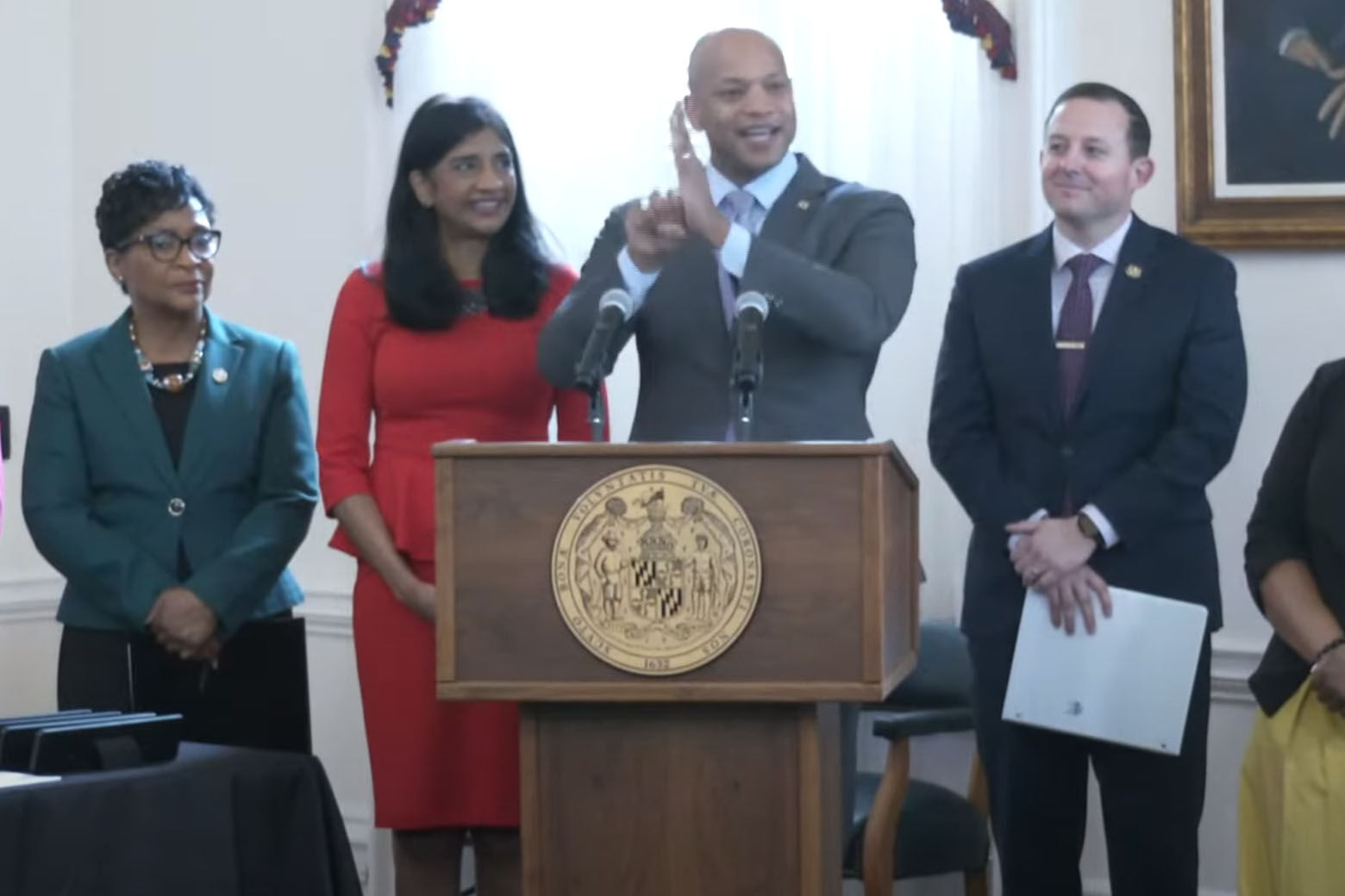 Making it clear: Maryland’s governor signs bill that would help prevent fraudulent sign language interpreters – WTOP News