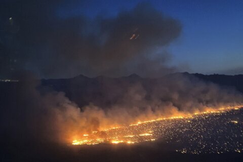 Over 1,000 people remain evacuated as crews dig containment line around Arizona brush fire