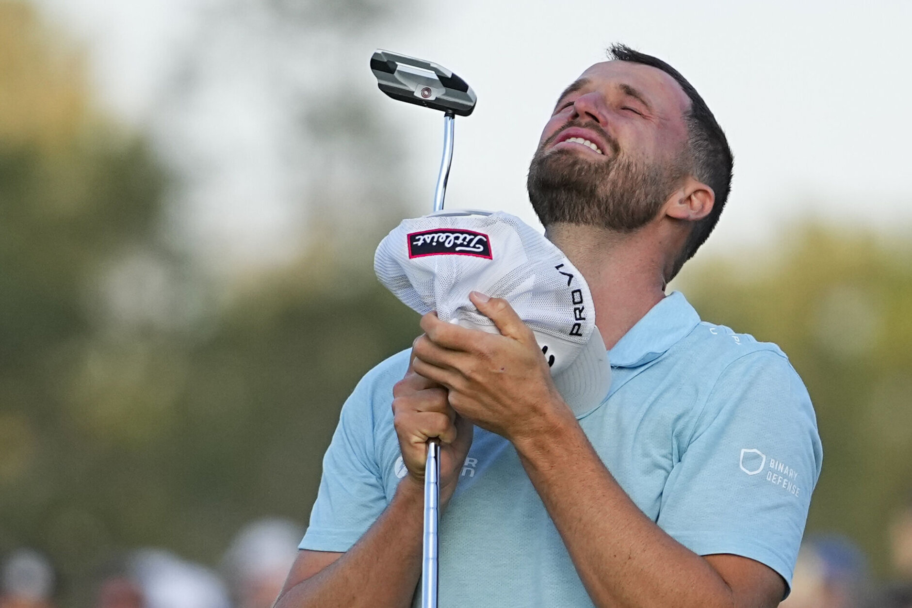 Wyndham Clark celebrates on the 18th hole after winning the U.S. Open golf tournament at Los Angeles Country Club on Sunday, June 18, 2023, in Los Angeles. (AP Photo/Matt York)