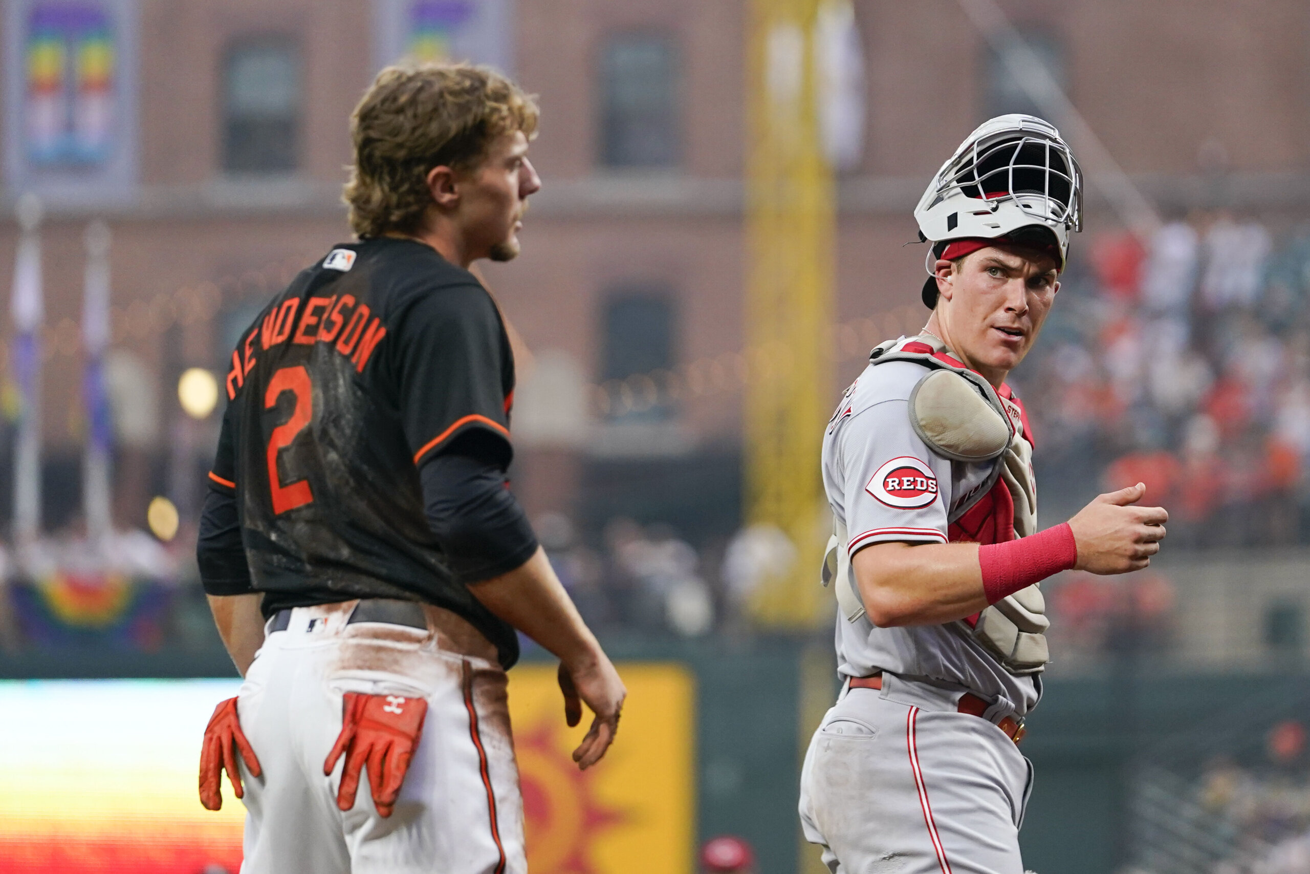 Reds beat Orioles 11-7 in 10 innings to win series