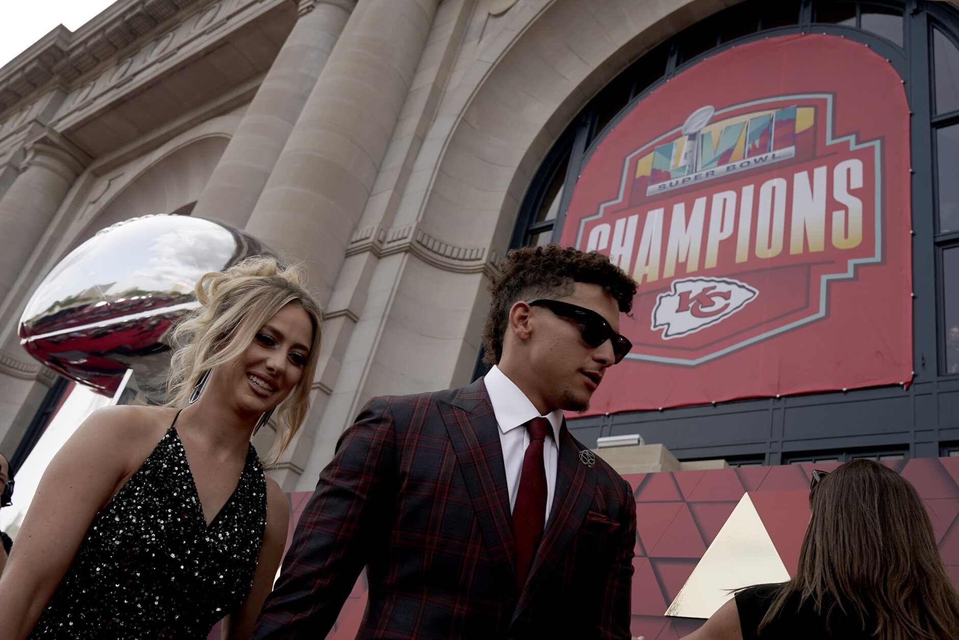 Chiefs get Super Bowl rings, take subtle shot at rival Bengals - WTOP News