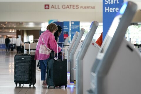 Lawmakers propose to weaken Obama rule requiring airlines to advertise full airfare price