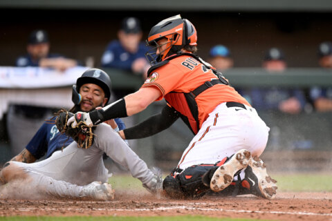 McKenna’s 10th-inning homer gives the Orioles a 6-4 win over the Mariners