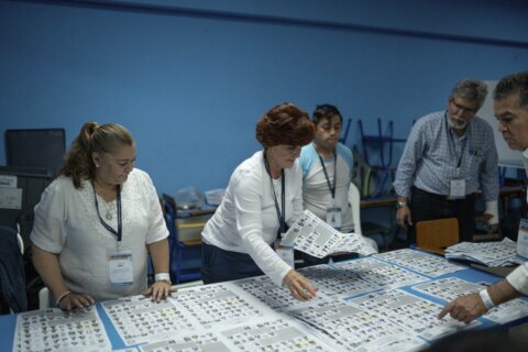 Guatemala voters send 2 presidential candidates on opposite sides of political spectrum to a runoff