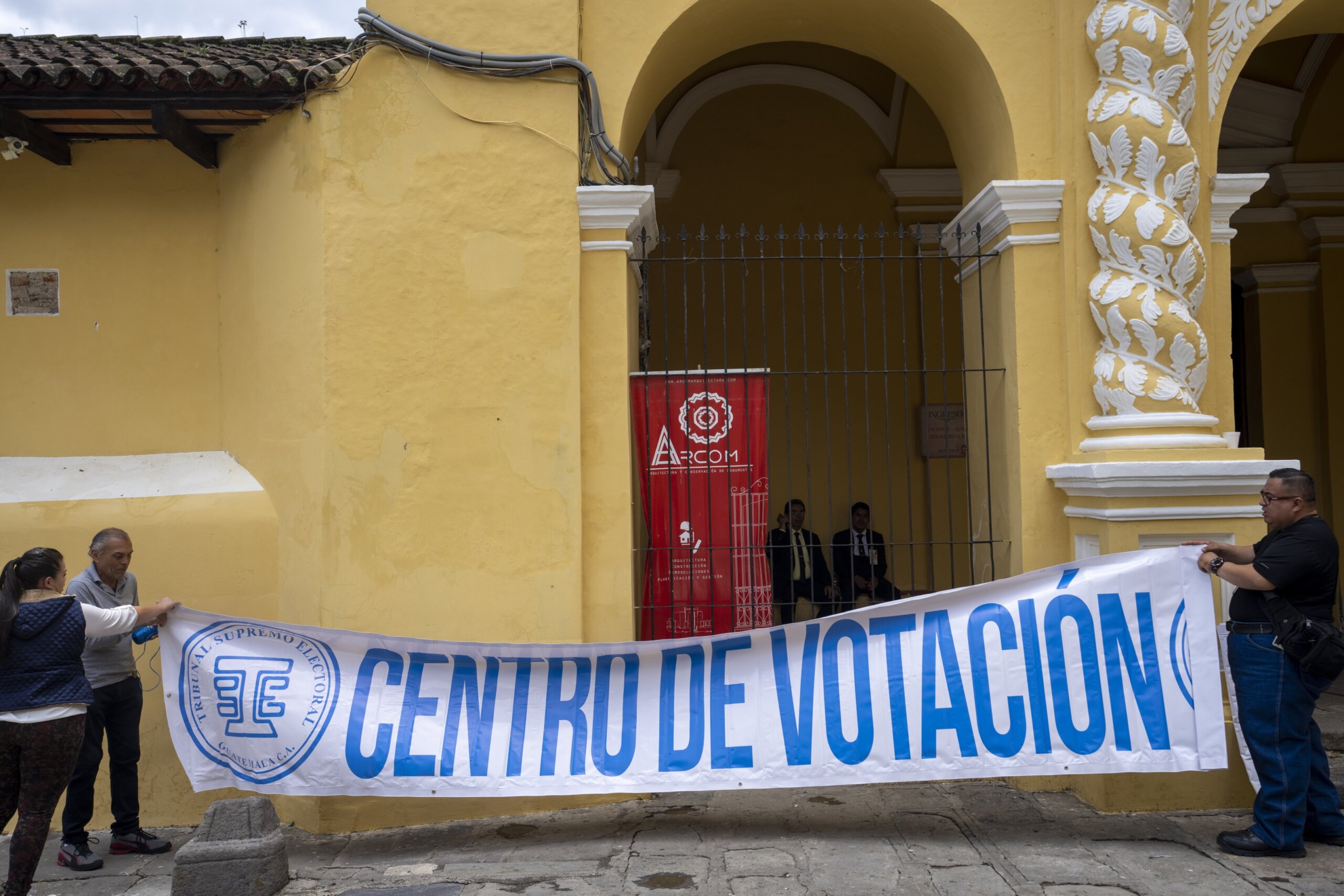 Early vote count for Guatemala’s presidential election gives no