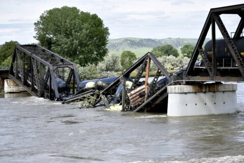 Work begins to clean up train derailment in Montana's Yellowstone River