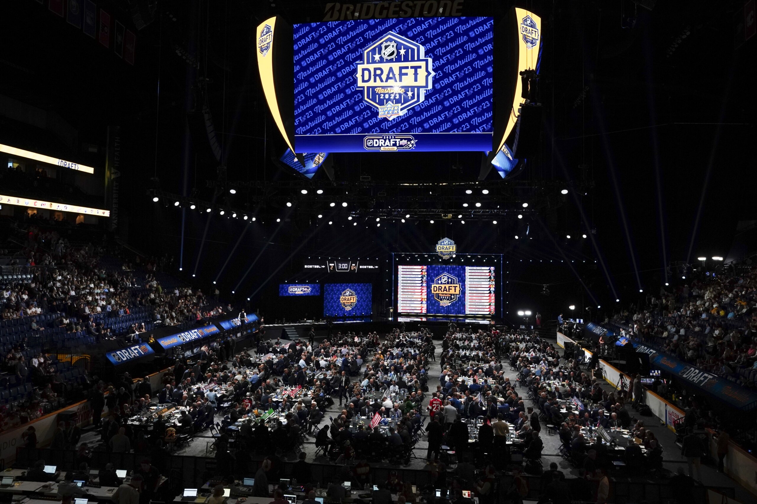 NHL draft wraps up with 11 picks for Chicago, dearth of trades ahead of