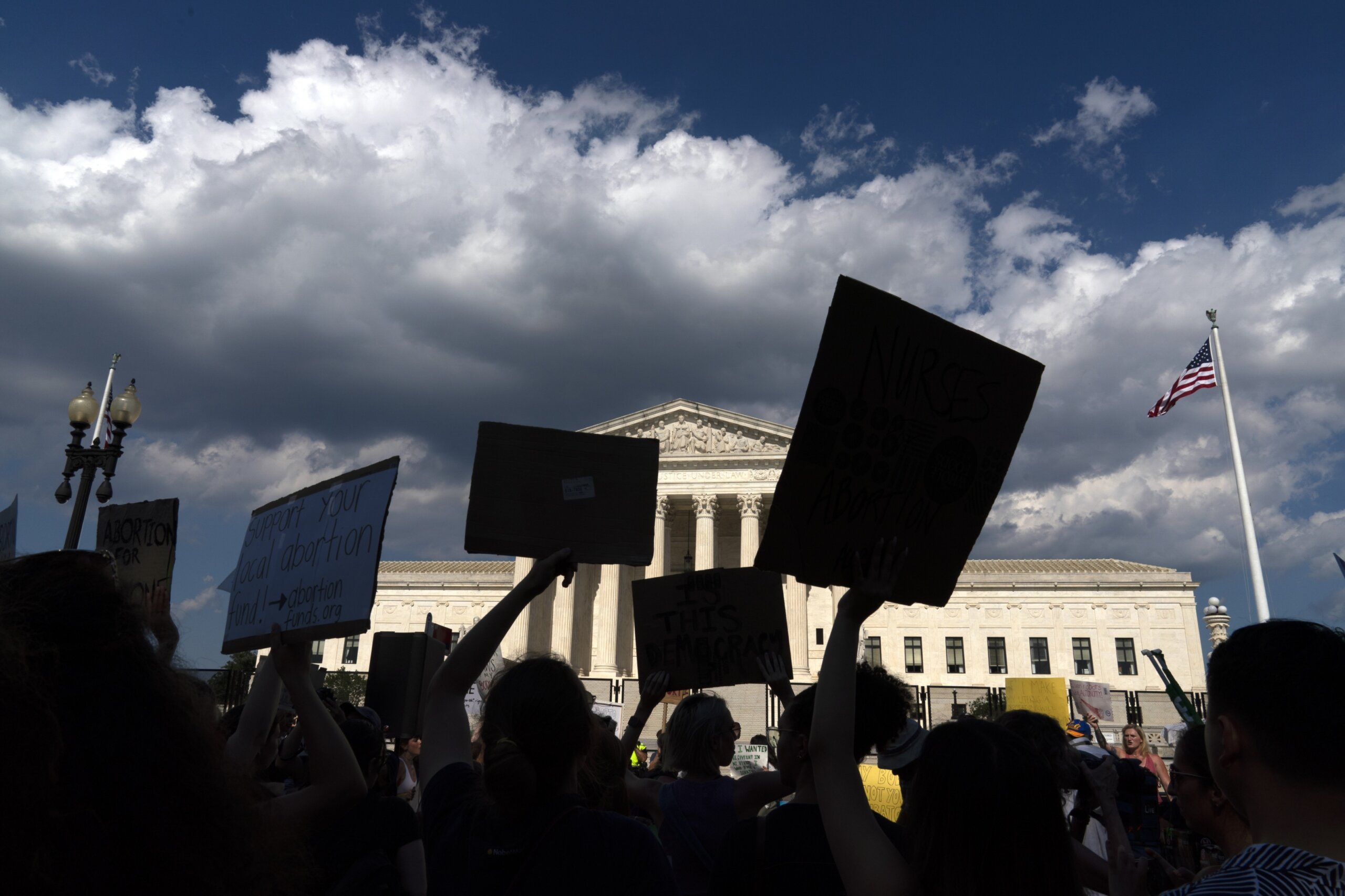 Rage giving prompted by the end of Roe has dropped off, abortion access groups say – WTOP News