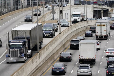 US safety agency to require automatic emergency braking on heavy trucks and buses