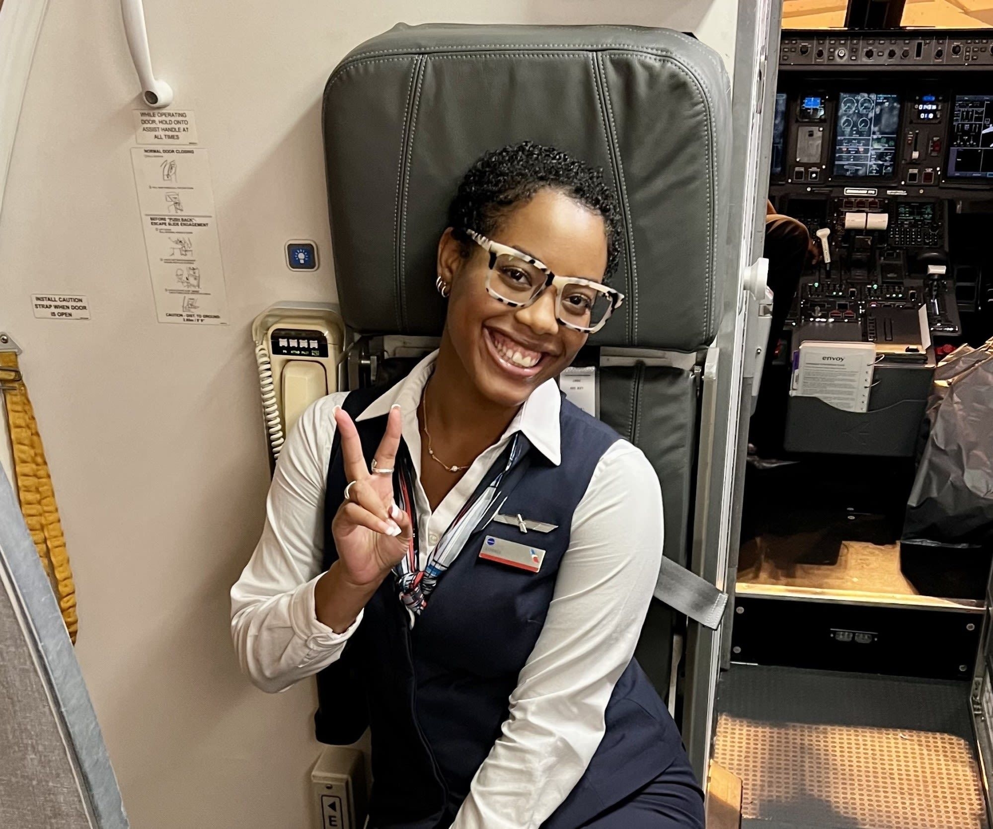 8 Things People Expect Flight Attendants To Do That Aren't Their Jobs