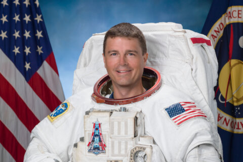 NASA moon commander likes doing ‘the impossible’