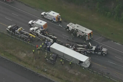 2 dead, 1 hurt after three-vehicle crash that led to delays on I-95 in Stafford Co.