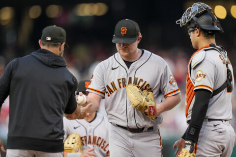 Giants take on the Red Sox in series rubber match