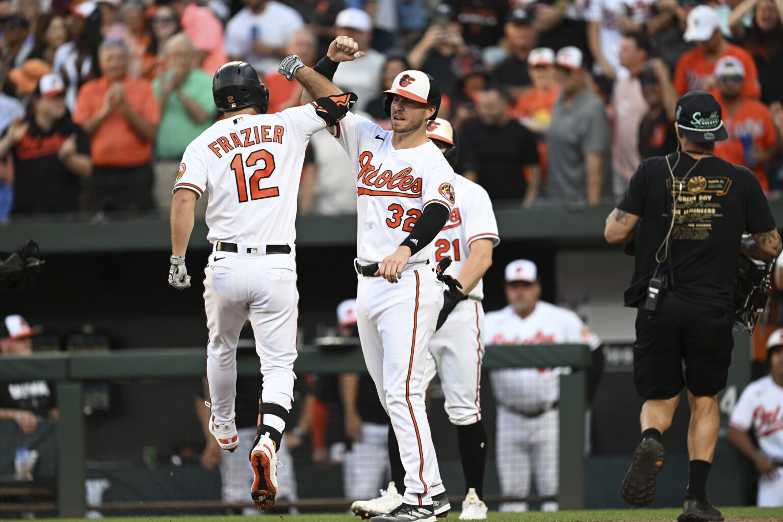 Orioles' Hays says injured left hand is feeling better; Mateo