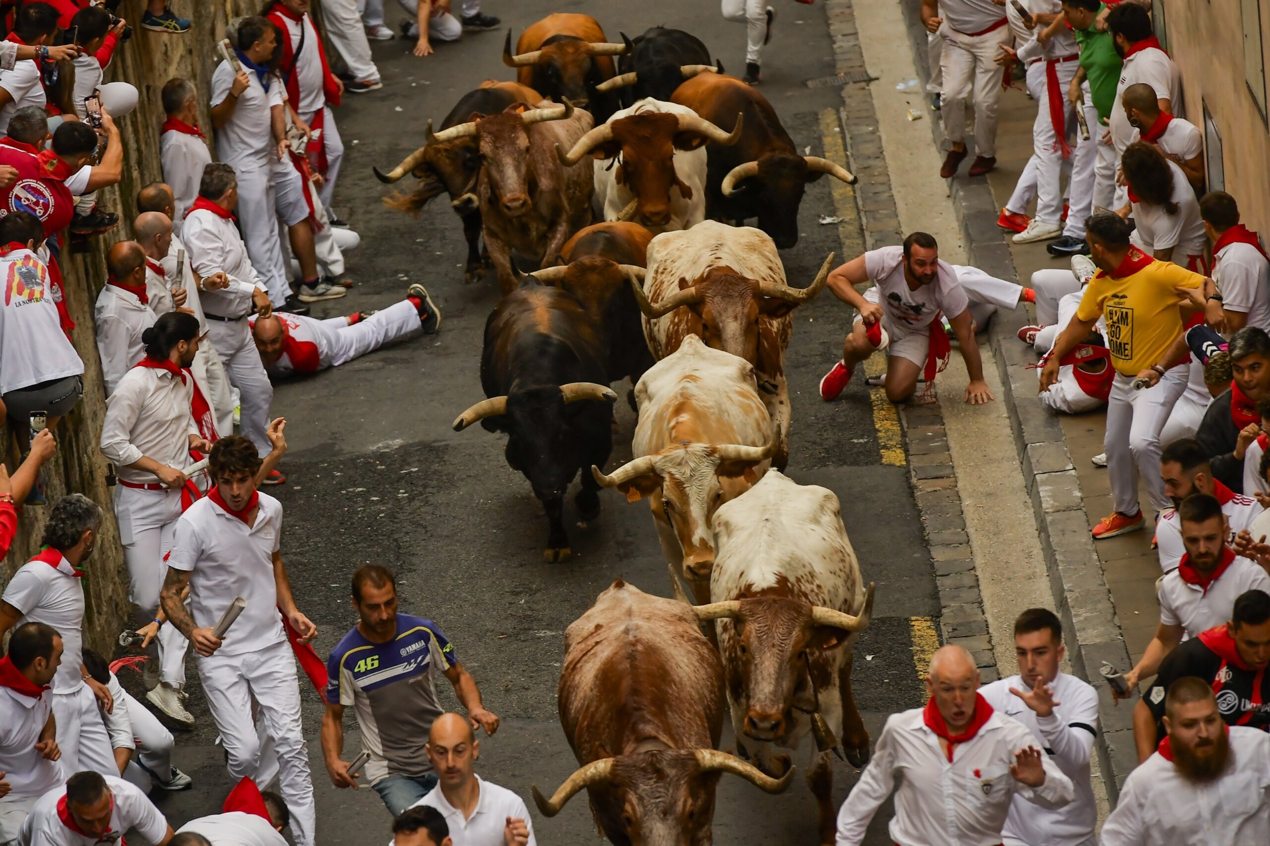 Thousands take part in first running of the bulls in Spain’s San Fermin ...