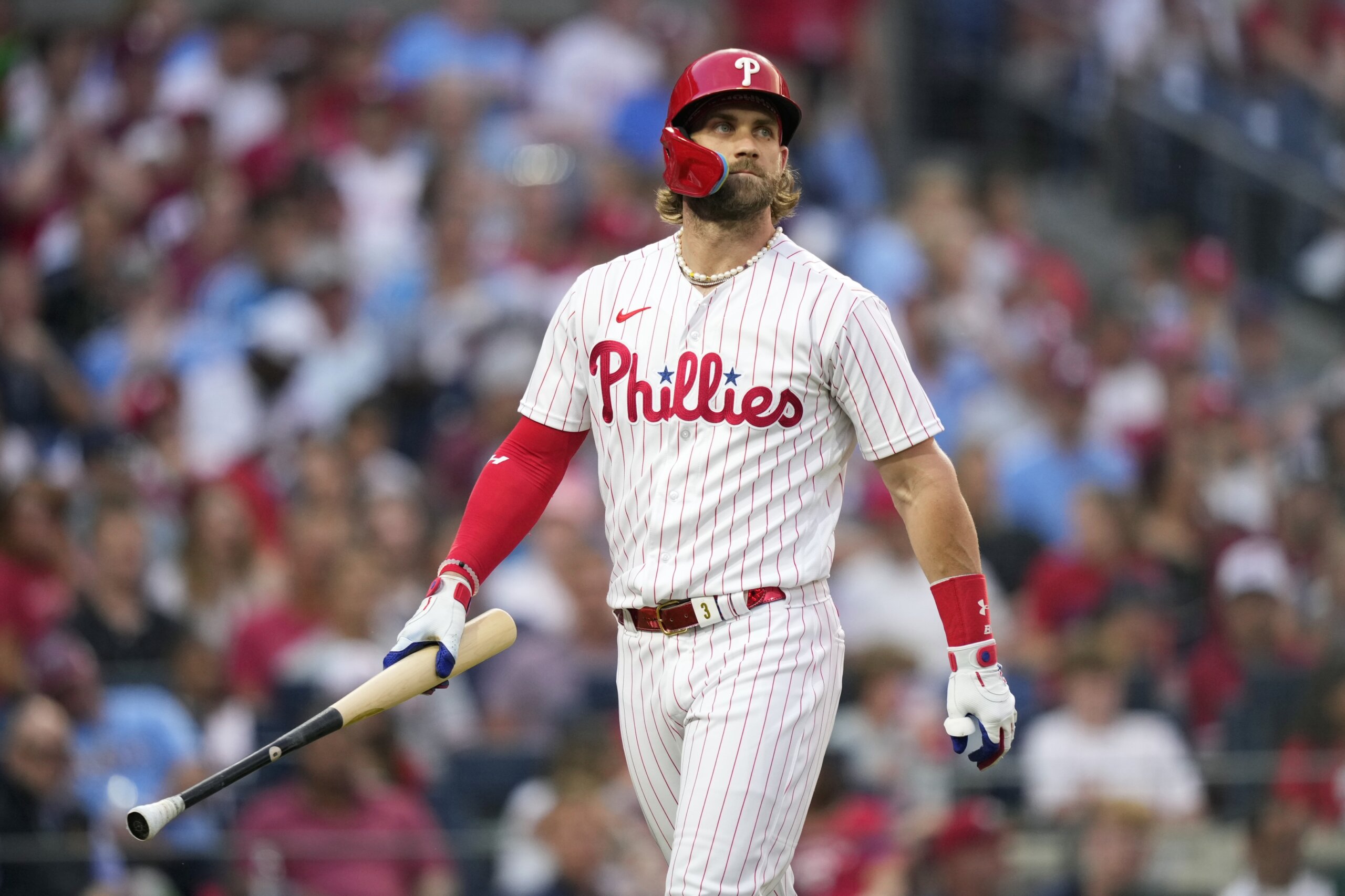 Phillies first baseman Bryce Harper leaves game versus Nationals with  mid-back spasms - WTOP News