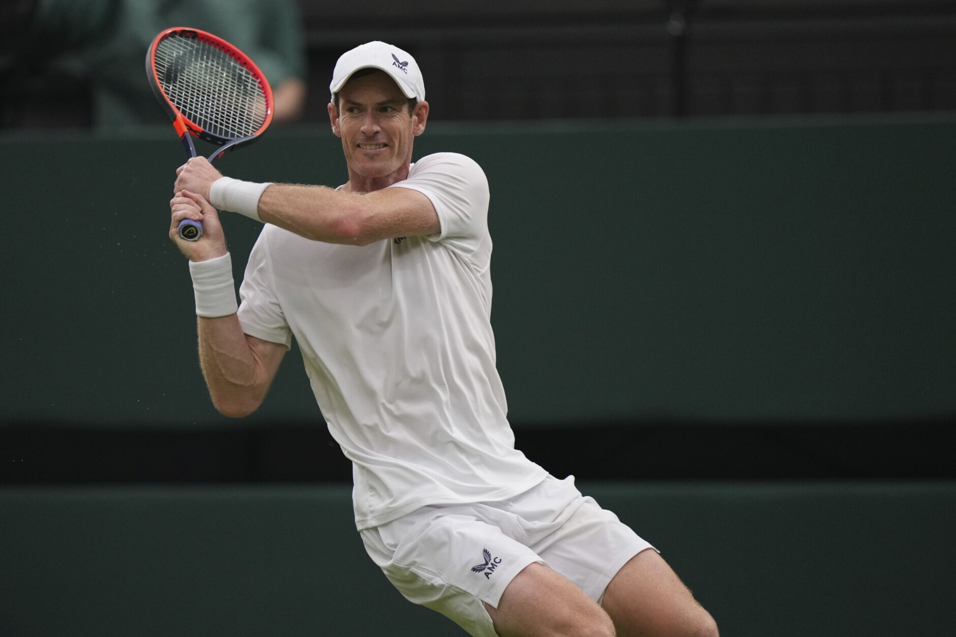Andy Murray gets a win at rainy Wimbledon and a thumbs-up from Roger Federer