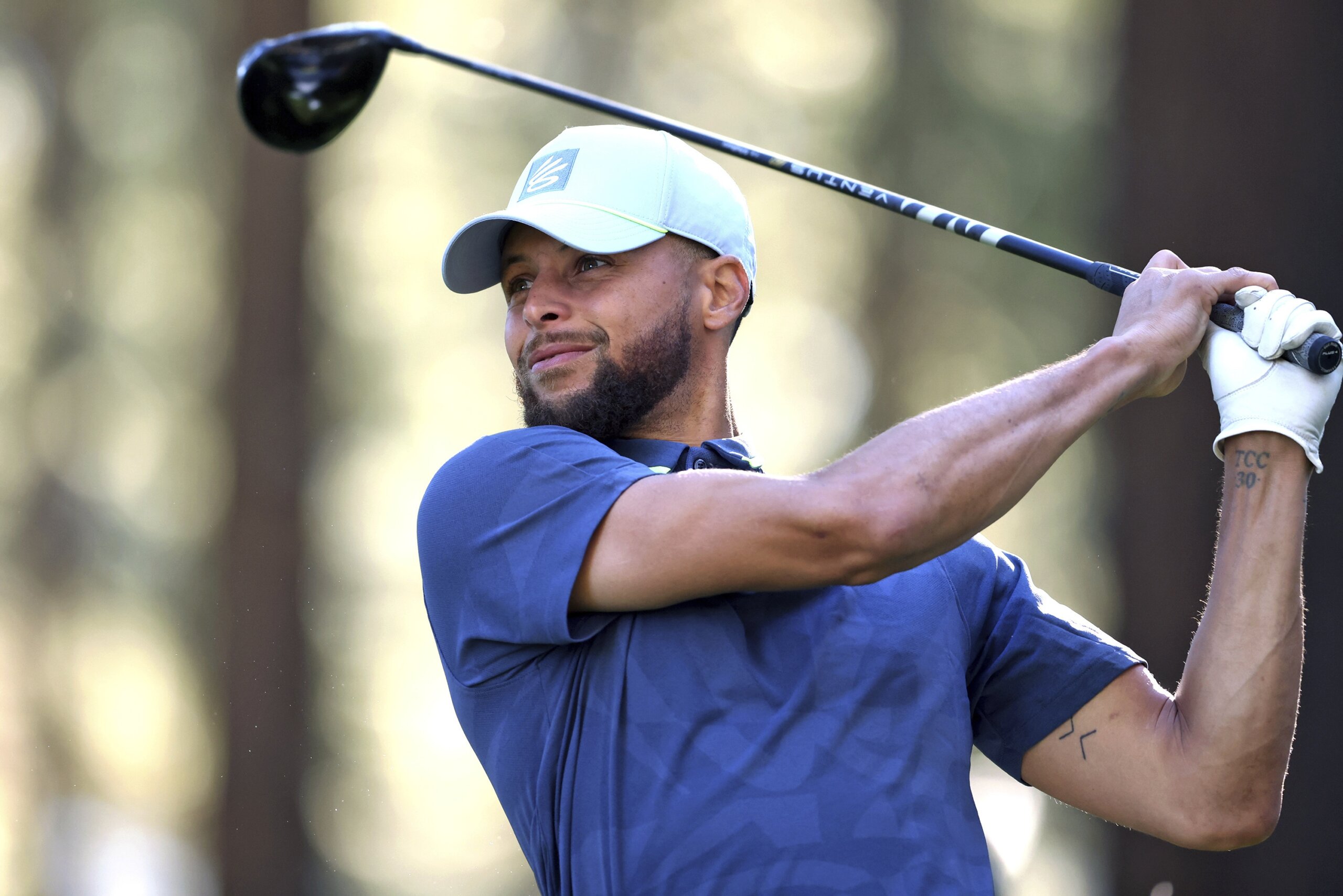 Stephen Curry makes holeinone, leads American Century celebrity golf