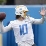 Chargers, QB Justin Herbert agree to 5-year extension worth $262.5 million,  AP source says