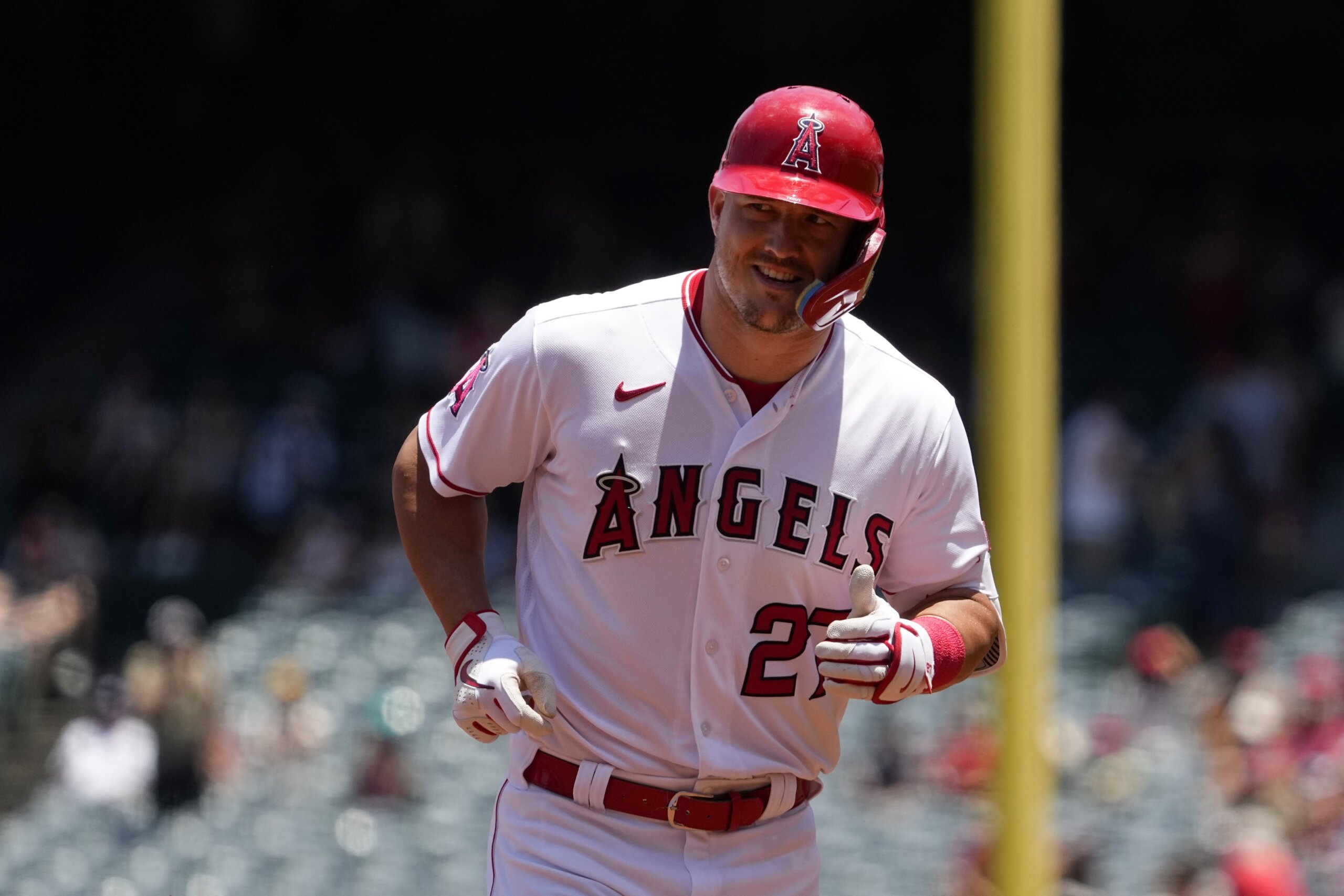 Mike Trout leaves game after suffering apparent injury vs. Padres