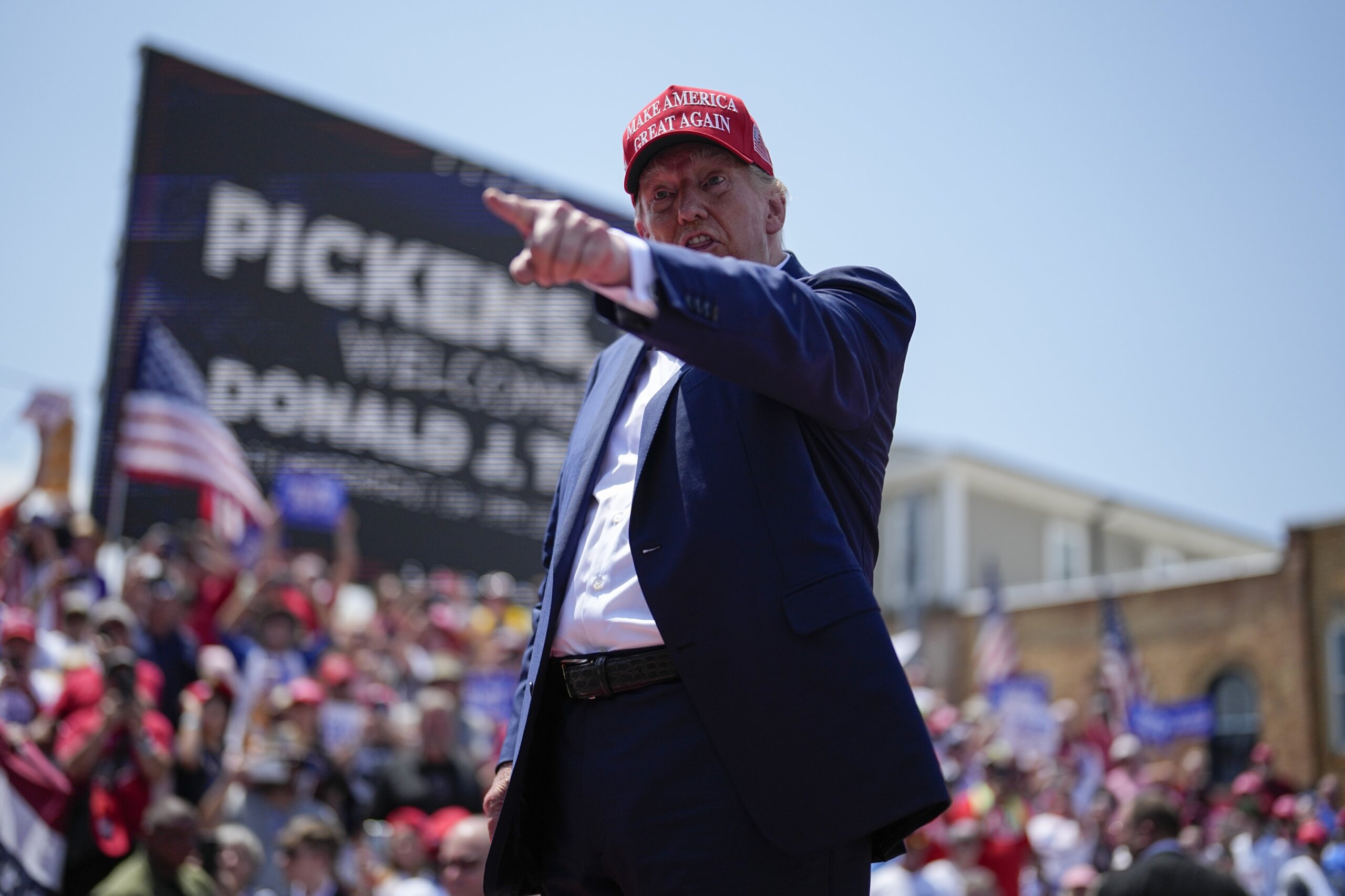 Trump returns to campaign rallies, draws thousands to small South Carolina city ahead of July 4 – WTOP News