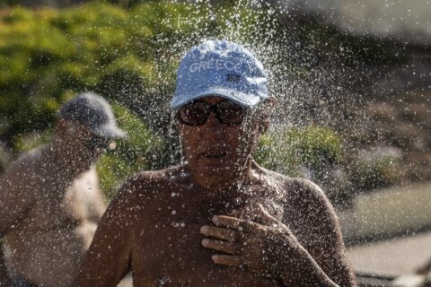 Acropolis' midday closure leaves many tourists in the lurch as a heat wave lashes southern Europe