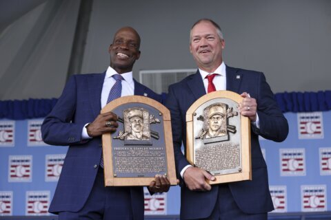 Scott Rolen credits his parents, Fred McGriff thanks fellow players at Hall of Fame induction