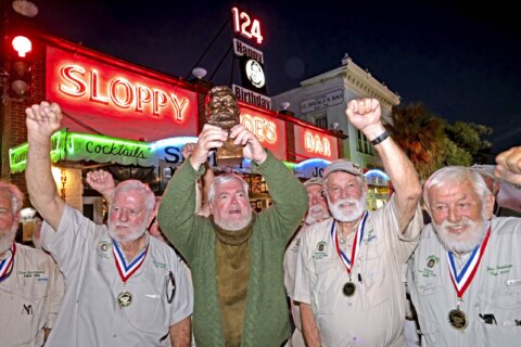 Bell tolls for Wisconsin man who wins Hemingway look-alike contest