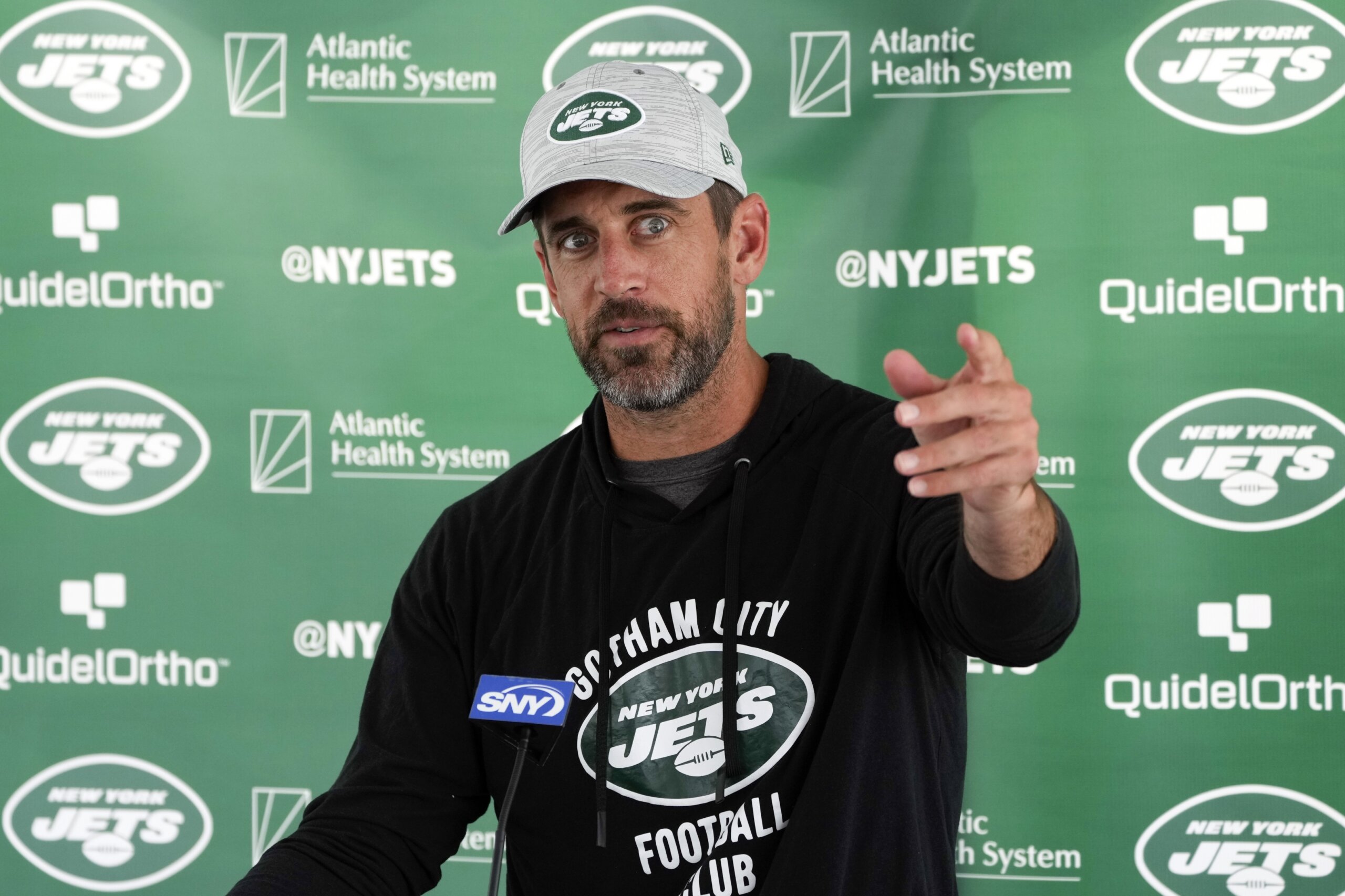 AP source: Jets agree on deal to acquire Aaron Rodgers - WTOP News