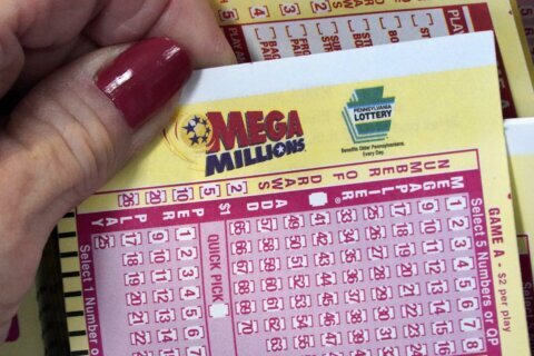 Mega Millions jackpot rises to $910 million after no one wins top prize