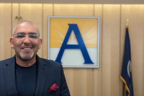 Arlington superintendent Francisco Duran gets new 4-year contract