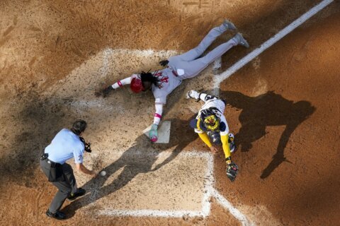 Elly De La Cruz steals 2nd, 3rd and home in 2-pitch span, sparks Reds to 8-5 win over Brewers