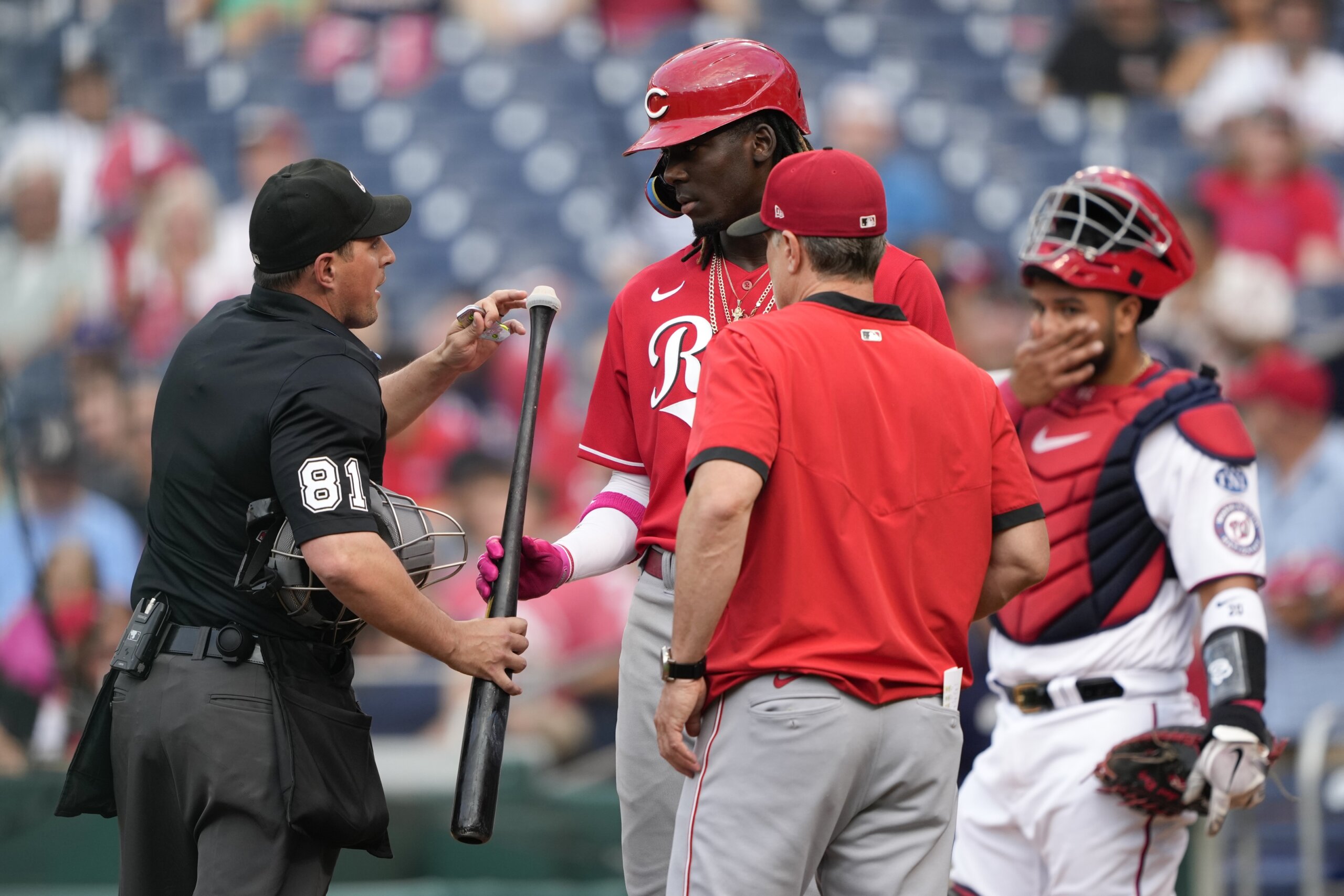 Cincinnati Reds rookie Elly De La Cruz homers after umpires had