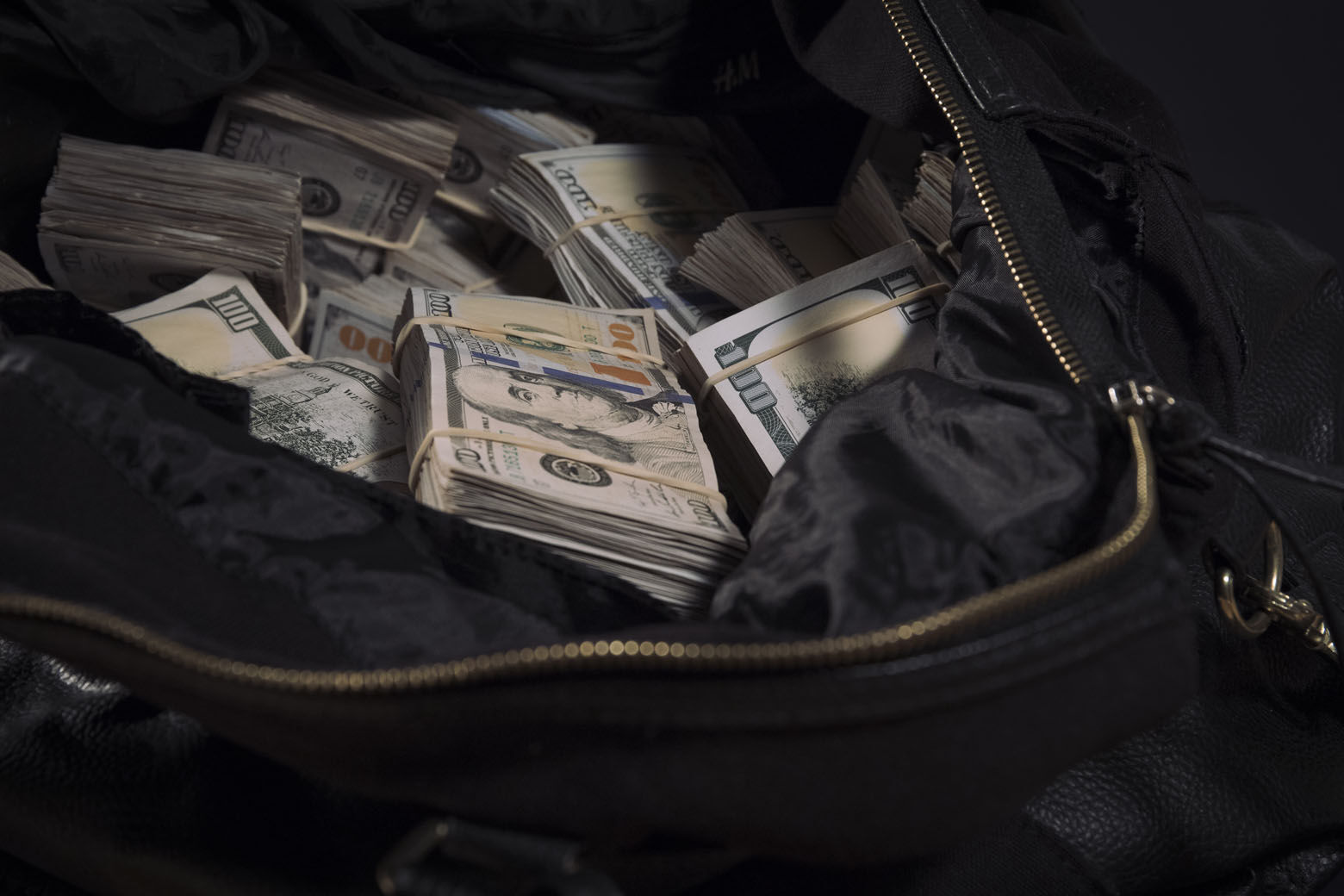 Bag full of cash becomes trouble for Connecticut man