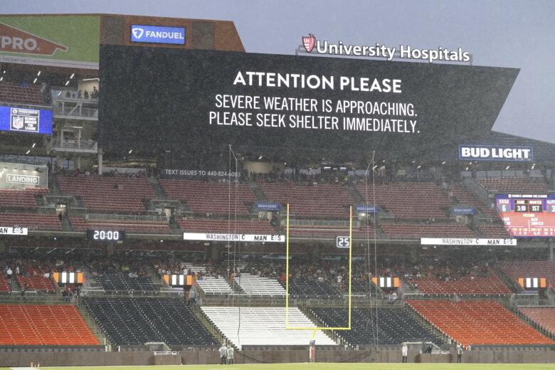 Washington Commanders, Cleveland Browns pre-season game resumes after  lightning storm delay