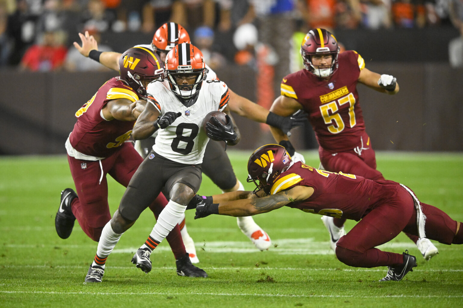 Storm delays opening kickoff between Washington Commanders