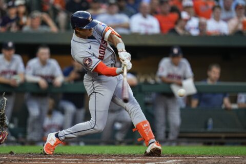Kyle Tucker’s 9th-inning grand slam off Félix Bautista lifts Astros to 7-6 victory over Orioles