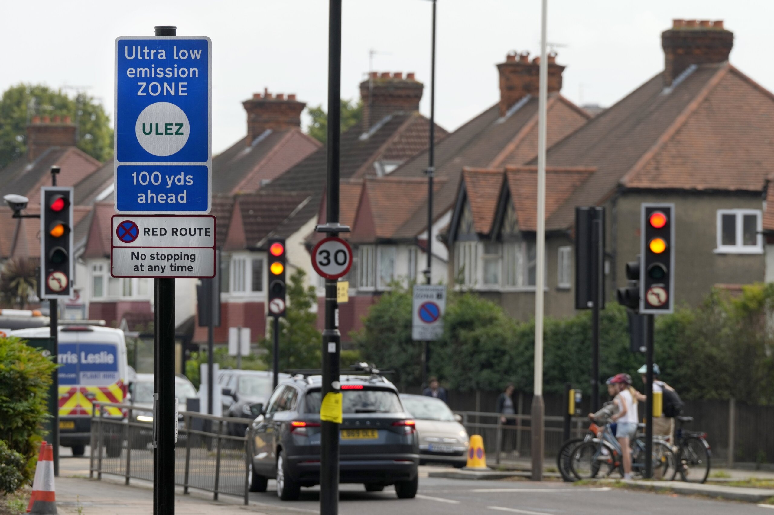 London’s plan to charge drivers of polluting cars sparks protests and ...