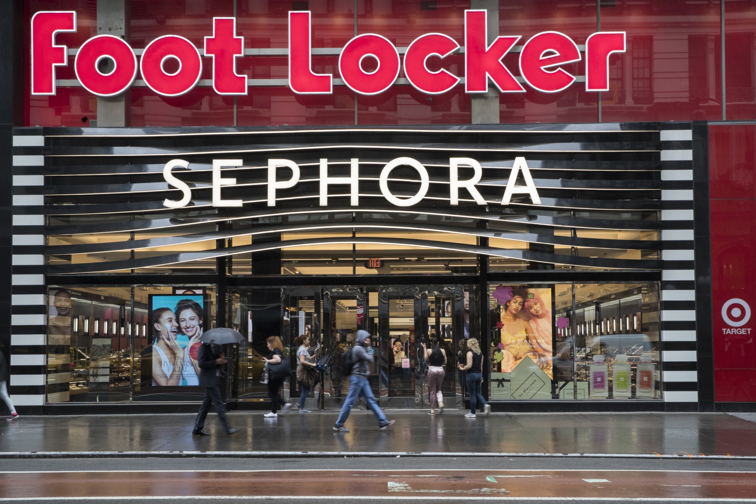 Foot Locker lowers full-year outlook again, pauses dividend as 2Q sales  fall on cautious consumers