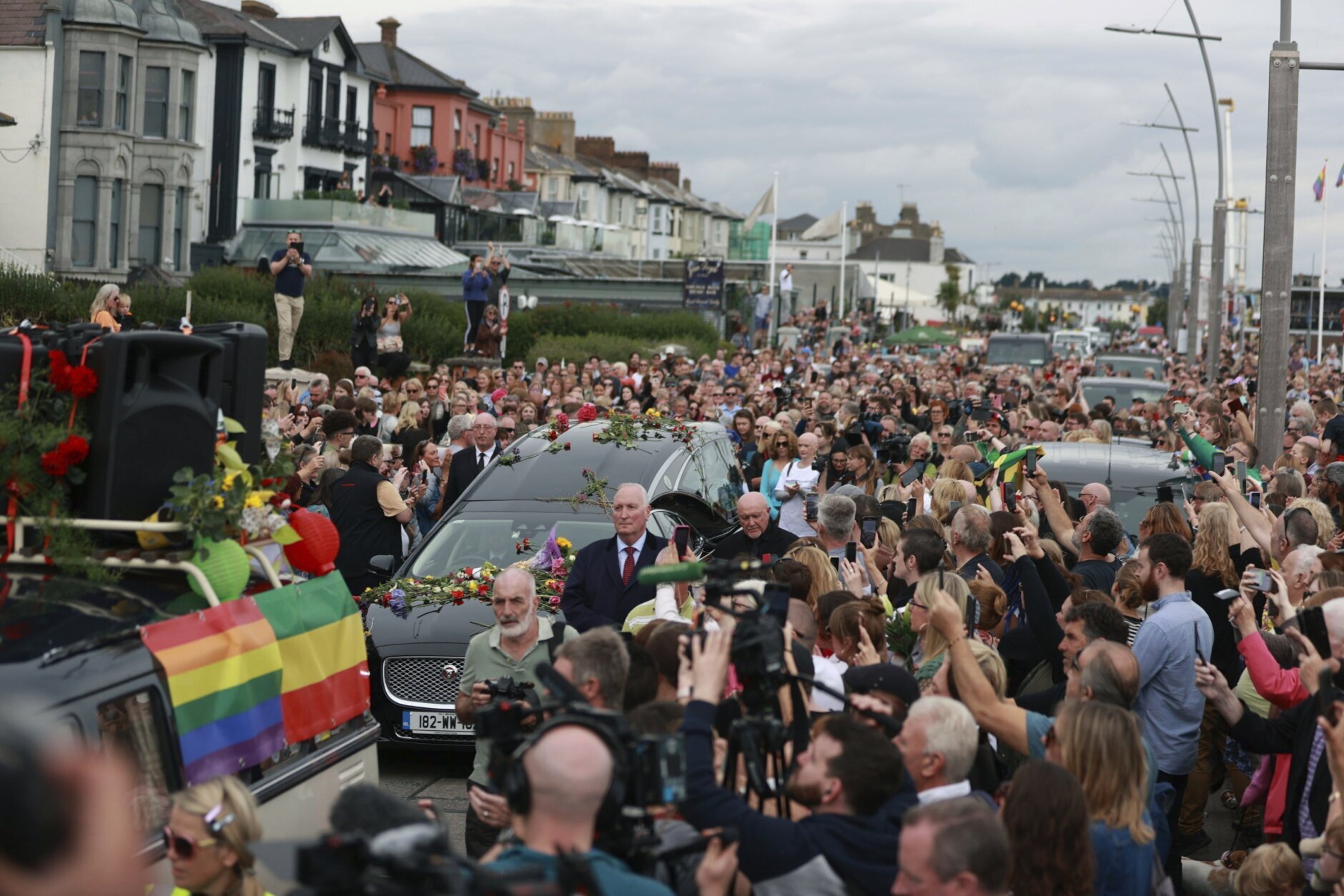 Mourners in Ireland pay their respects to singer Sinéad O'Connor at funeral  procession - WTOP News