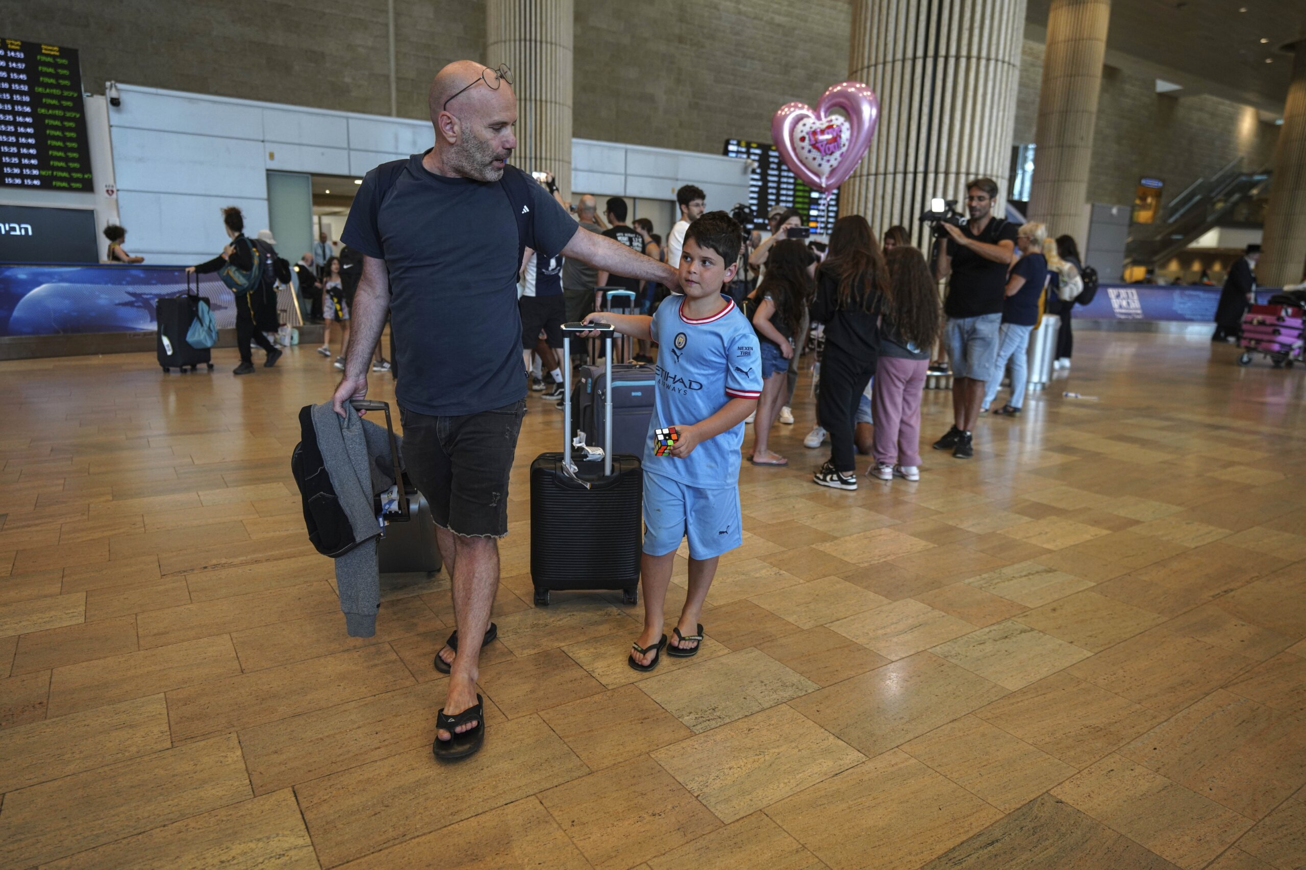 Saudi Arabia Gets Some Unlikely Visitors When A Plane Full Of Israelis ...