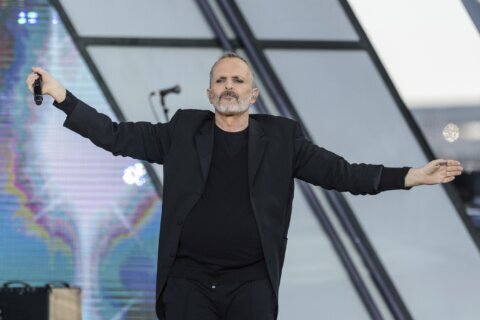 Spanish singer Miguel Bosé robbed, bound along with children at Mexico City house