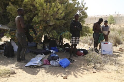 Tunisian minister concedes 'small groups' of migrants were pushed back into desert no man's land