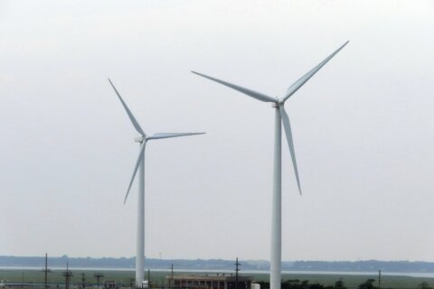 Orsted delays 1st New Jersey wind farm until 2026; not ready to 'walk away' from project